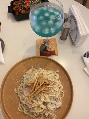 Vegan carbonara & Tiki maliblue  at BUNT Bistro in Cluj-napoca
