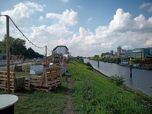 Mit Blick auf den Hohentorshafen at Simple Burger in Bremen