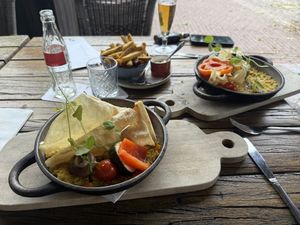 Gele curry met friet en Vegan Mayonaise   at Het Dinghuis in Deurne