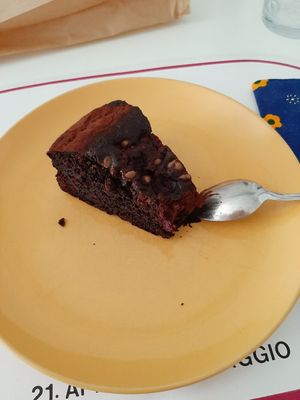 Vegan chocolate and raspberry cake (take away) at Pappare' in Trento