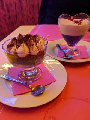 tiramisu and pannacotta at Freedom Pizza in Madrid