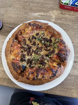 Personal pizza with red pepper, spinach, and jerk mushrooms  at Meek's Vegan Pizza in Houston