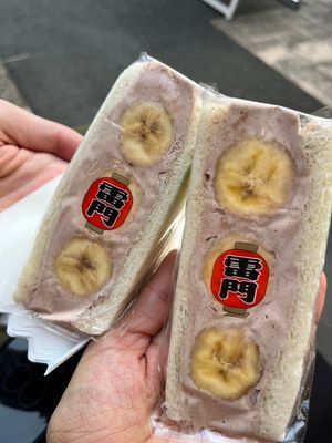 Choco banana sandwich at Hatoya's Vegan Fruit Sandwiches in Tokyo