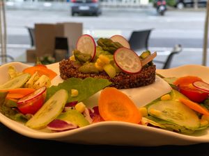 Insalata di Quinoa rossa BIO con Avocado at Isolino Ristorante Wine Bar in Locarno