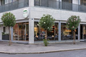 Locato al centro di Locarno a 2 passi dalla Piazza Grande e dalla stazione at Isolino Ristorante Wine Bar in Locarno