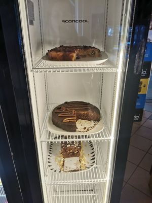 Cake offerings at Kiez Vegan - Körtestraße in Berlin