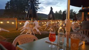 Terrasse extérieure at Bistro la Chasse-Pinte in Lanse-saint-jean