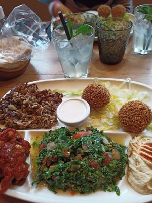 Lunch menu (vegan) at Châtelaine du Liban in Brussels