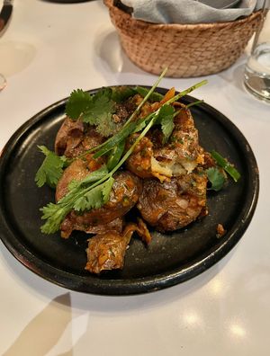 I gave the veganized ‘Papas’ (side of potatoes) another try - so much improved compared to last time!! Crispy-crunchy and soooo good 🤤   at Sueño in Dayton