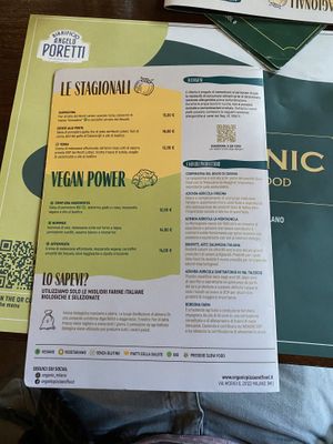 Drei vegane Optionen für deine Pizza, mit veganem Mozzarella.  at Organic Pizza & Food in Milan