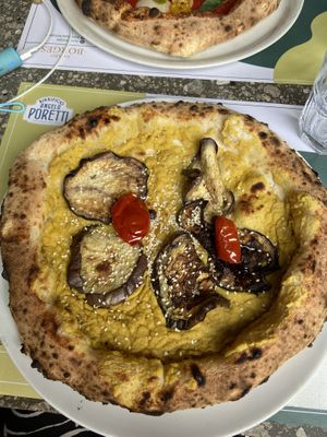 vegan hummus pizza  at Organic Pizza & Food in Milan