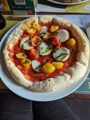 Like a Daisy (Vegan margarita pizza) at Organic Pizza & Food in Milan