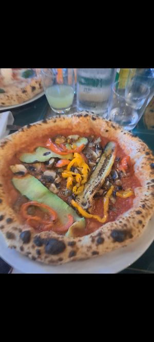 Mariana pizza with added vegetables at Organic Pizza & Food in Milan