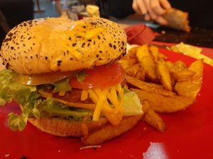 No sauce on the burger but you can add ketchup! #Veganuary at Beat in Tenerife