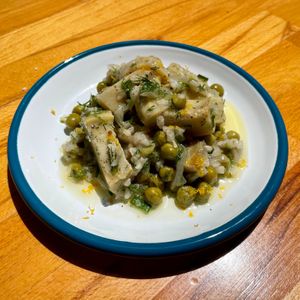 (Vegan) Artichokes "Dible"
Fresh artichokes, green peas, rice, lemon, grape juice, fresh herbs cooked in olive oil at Nevale Mutfak in Istanbul