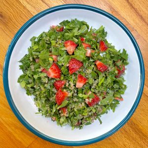 Kinoa Tabbouleh
Local growned quinoa, green onion, strawberry, parsley and fresh mint at Nevale Mutfak in Istanbul