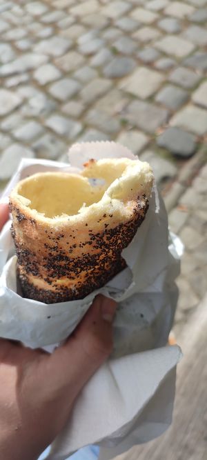 Hexenstrietzel (witch's long plaited bun) 🧹 with poppy seeds 🌸 at Original Harzer Hexenstrietzel in Quedlinburg