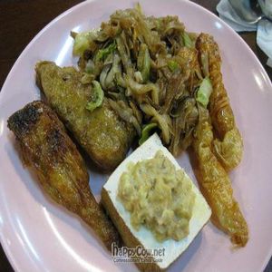 Plate of food at Wisma Merdeka Vegetarian Stall in Kota Kinabalu