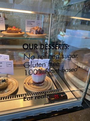 More déserts  at Honest Greens - Silva Carvalho in Lisbon