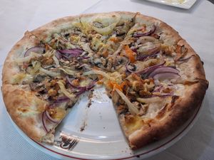 Pizza vegana de carbonara at Pizzería Pinocchio in Almunecar