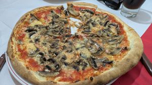 Funghi pizza at Pizzería Pinocchio in Almunecar