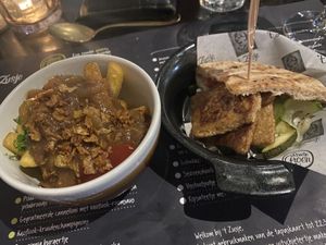 Friet stoof en vegan gyros at 't Zusje in Sint-oedenrode