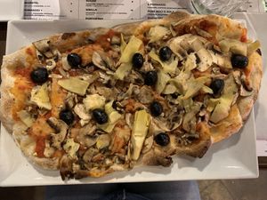 Pizza 3 stagioni  at Officine Bartolini in Perugia