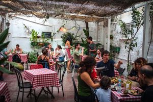 Bello patio interior at El Rabipelao in Barcelona
