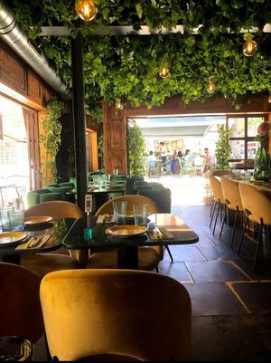 Decoración local at A Vocados in Platja Daro