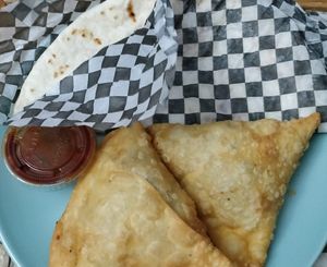Samosa and naan bread at Mama Khan in Montreal