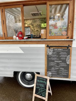 Food cart  at Pono Bowl Co in Albany