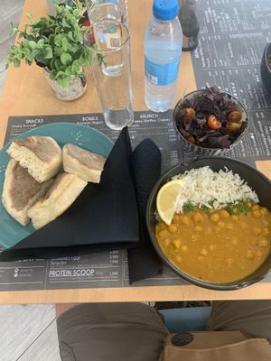 Curry bowl, salad. Ignore the bolos.    at Dondué in Sao Miguel