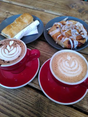 Chai latte, hot chocolate, cinnamon swirl and sausage roll at FRÂN Las in Llanberis