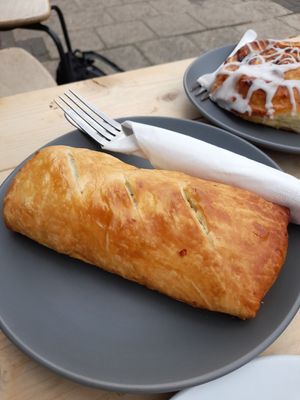 Sausage roll at FRÂN Las in Llanberis