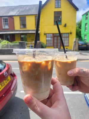 Iced Oat Lattes at FRÂN Las in Llanberis