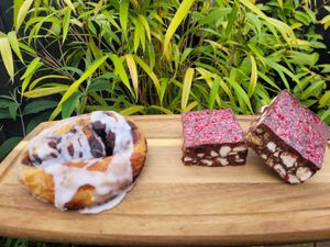 Cinnamon Swirl and Chocolate and Raspberry Rocky Road at FRÂN Las in Llanberis