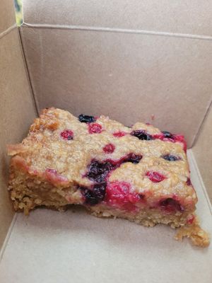 Homemade Blackcurrant Flapjack at FRÂN Las in Llanberis