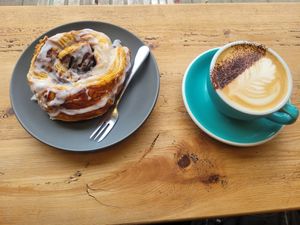 Cinnamon Swirl Pastry and Oat Cappuccino at FRÂN Las in Llanberis