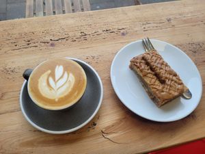 Flat White and Lotus Biscoff Blondie #Veganuary at FRÂN Las in Llanberis