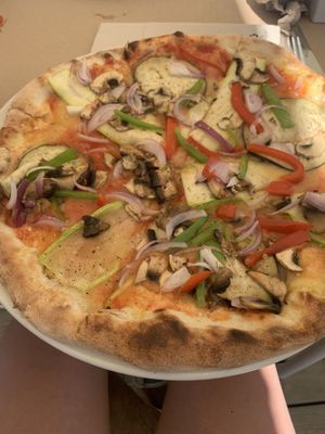 Pizza vegetal con mozzarella vegana  at Pizzeria Acebuche in Vejer De La Frontera