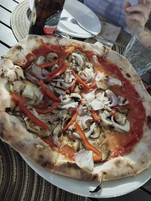 Vegan pizza with vegan cheese at Pizzeria Acebuche in Vejer De La Frontera