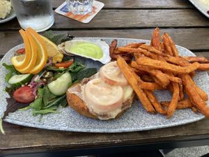 Veganes Sellerieschnitzel mit Süßkartoffelpommes, Wasabi-Mayo und Salat  at Meerzeit in Heringsdorf