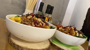 Large bowl, normal bowl  at Poké House - Louvain-La-Neuve in Louvain-la-neuve