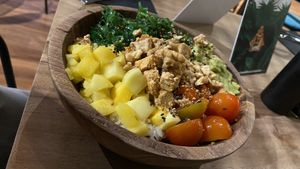 Algues, tofu crispy , tomates cerises, avocat.  at Poké House - Louvain-La-Neuve in Louvain-la-neuve