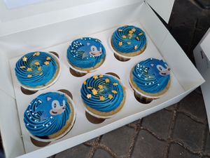 Sonic the hedgehog cakes for kids party at What Leila Bakes in Swansea