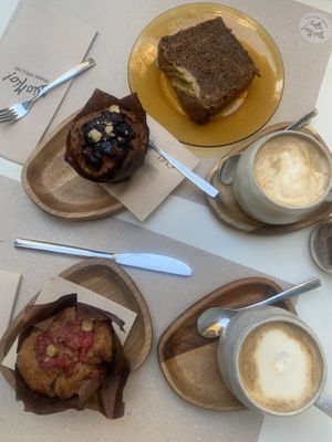 Muffin e banana bread  at Biomio Brunch Ecológico in Sevilla