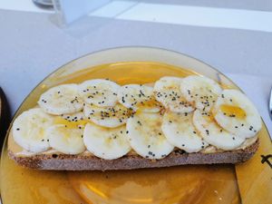 Peanut butter and banana toast at Biomio Brunch Ecológico in Sevilla