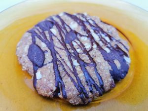 Vegan cookie at Biomio Brunch Ecológico in Sevilla