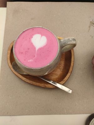 Beetroot latte at Biomio Brunch Ecológico in Sevilla