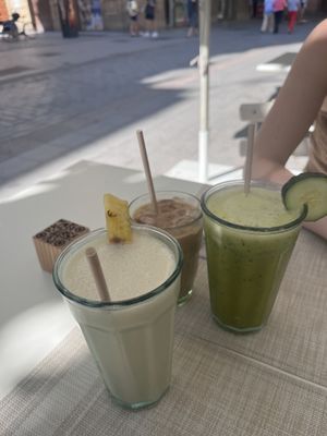 Selection of smoothies, iced coffees etc with alternative milk  at Biomio Brunch Ecológico in Sevilla